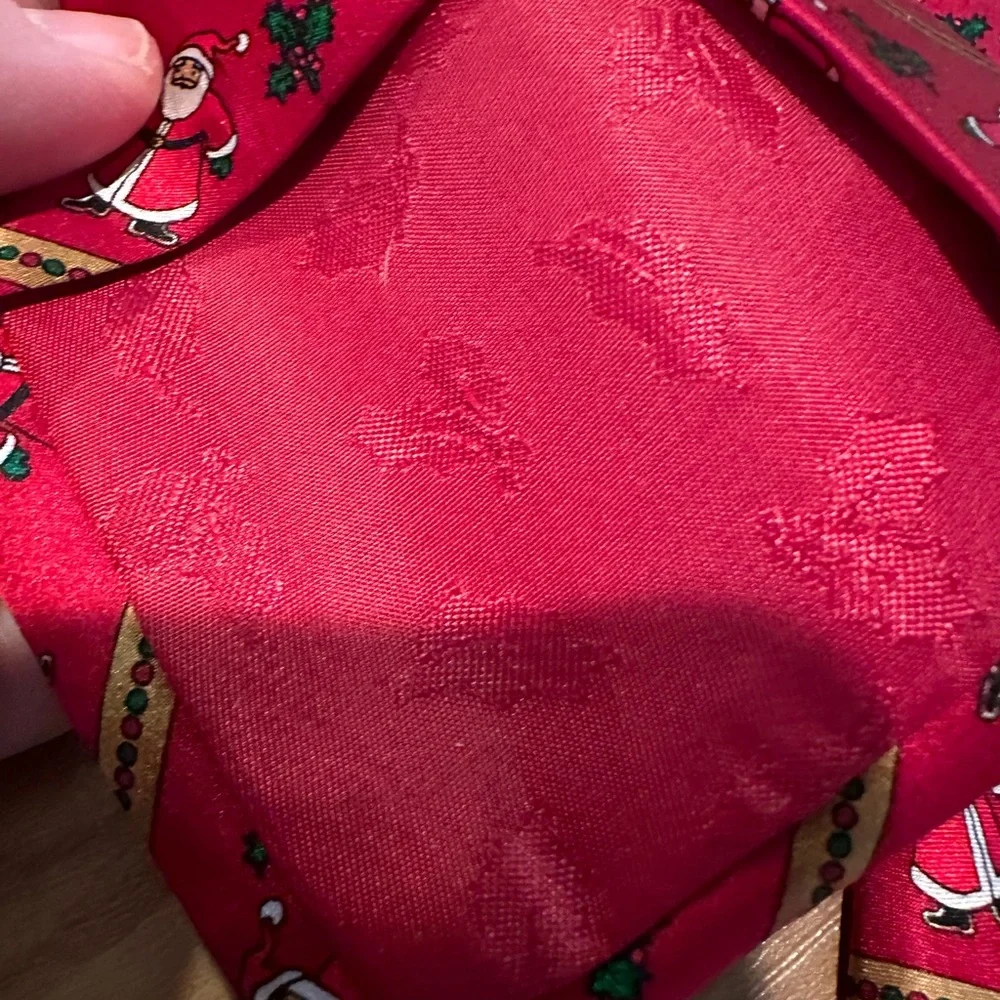 Santa 🎅🏻 Father Christmas silk tie festive and classy!‎